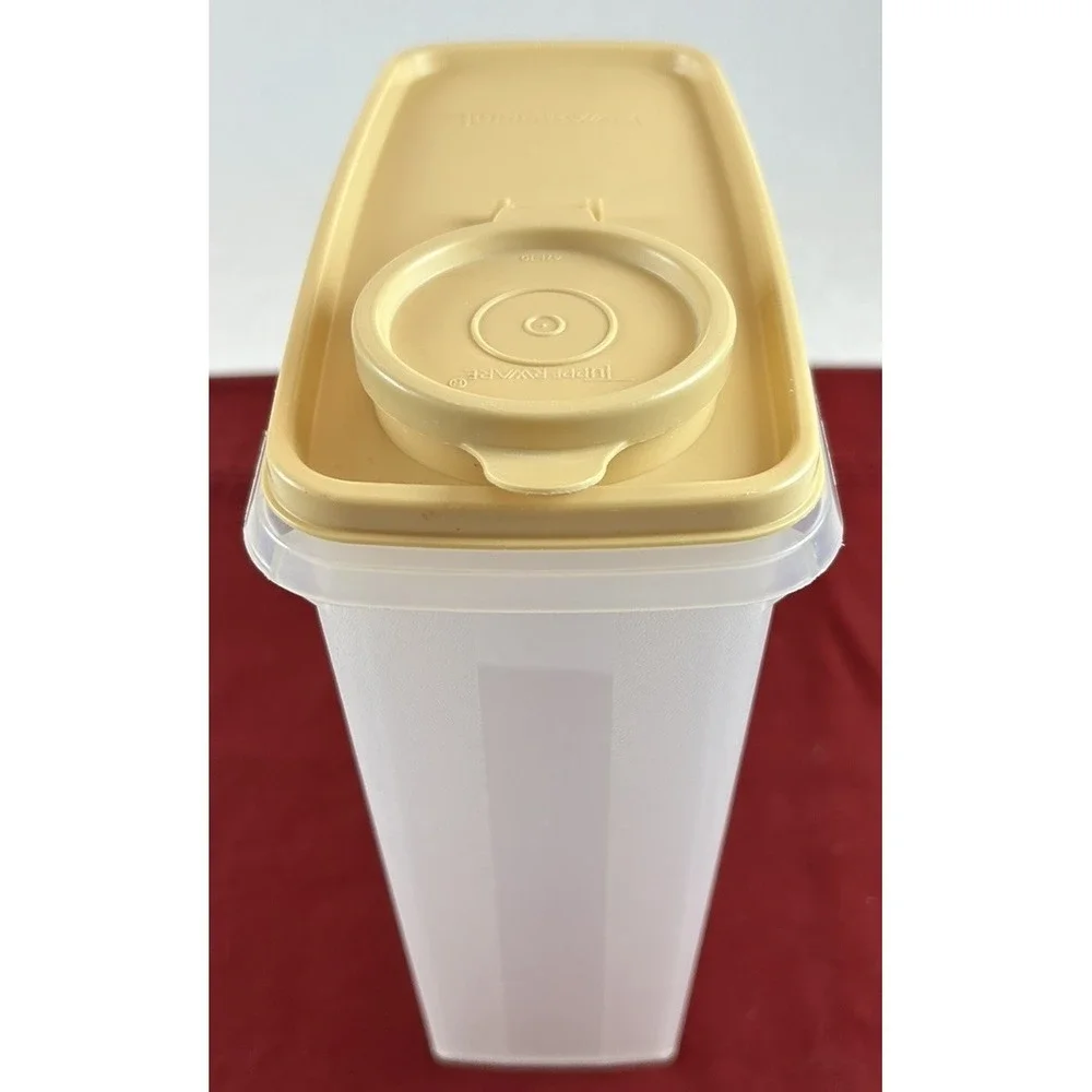 Tupperware vtg cereal